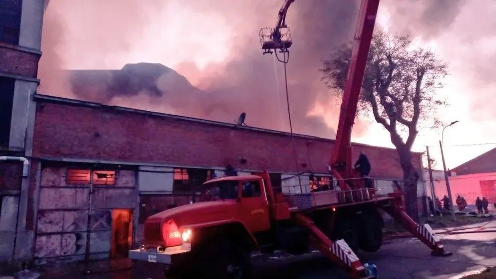 El edificio es el de la ex fábrica Bao, detallaron desde Bomberos