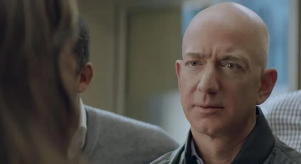 Jeff Bezos actúa en el comercial de Amazon