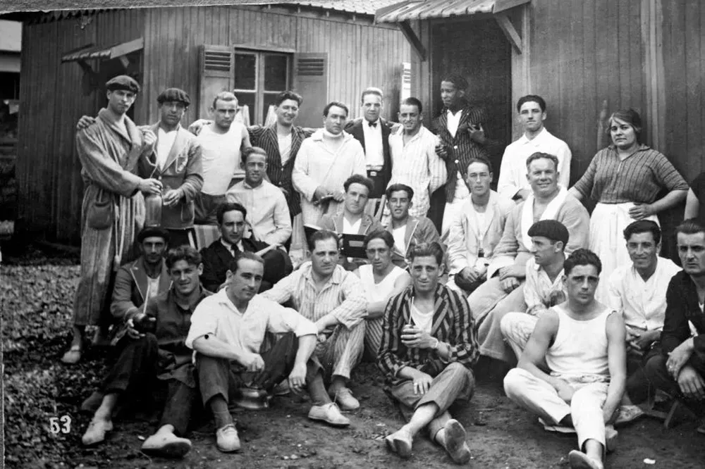 Los jugadores uruguayos en su alojamiento en los juegos Olímpicos de París en 1924. El torneo de fútbol se desarrollaba en el suburbio de Colombes y fue el primer logro internacional de la selección celeste.