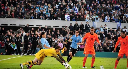 las nuevas costumbres de la seleccion: jugar en el estadio centenario
