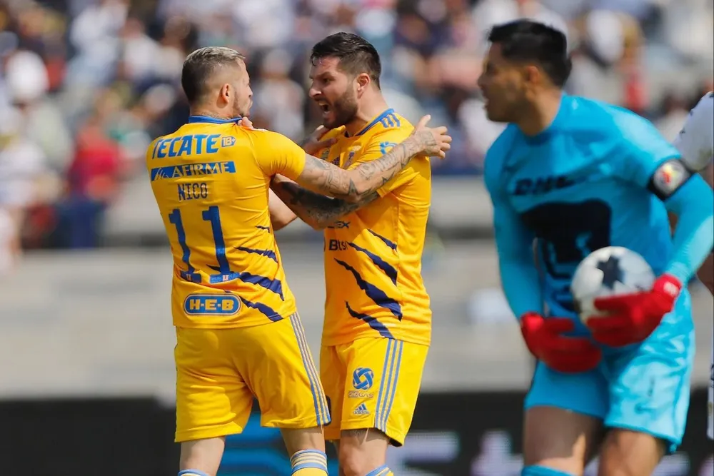 El festejo de López con Gignac
