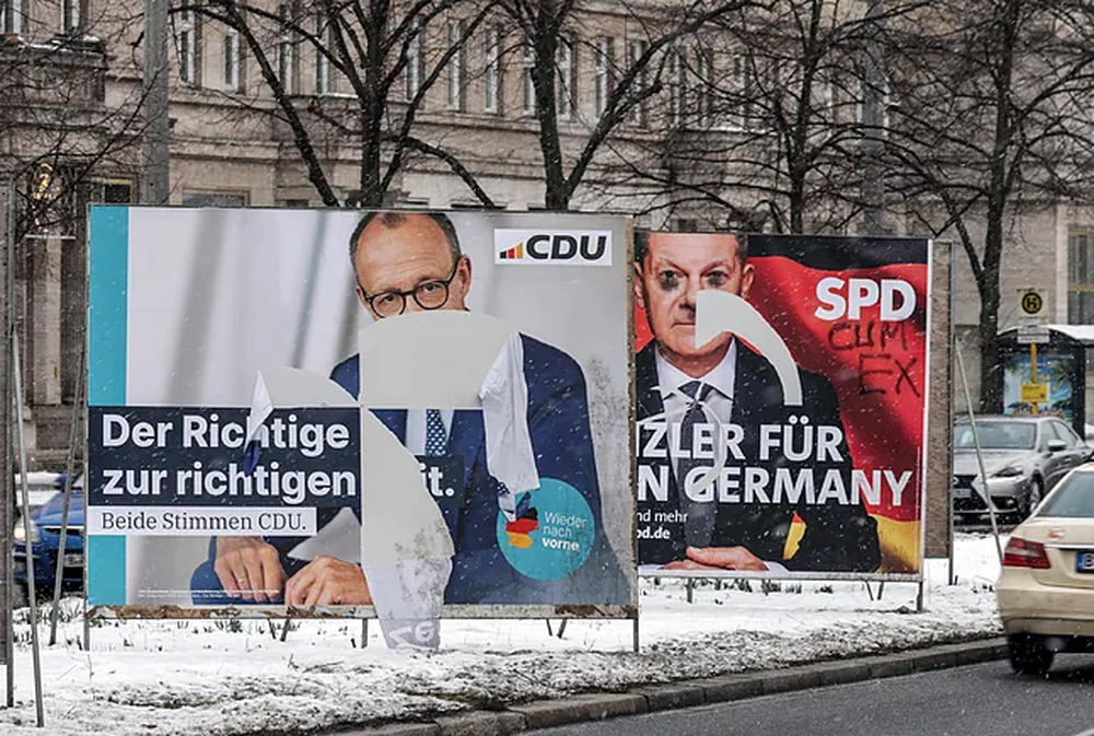 Varios carteles de los candidatos a las elecciones nacionales de Alemania del próximo domingo