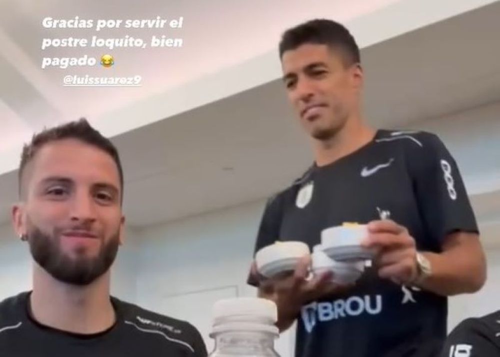 Luis Suárez le sirvió el postre a la mesa en la que estaba Rodrigo Bentancur en la concentración de la selección de Uruguay en la Copa América 2024