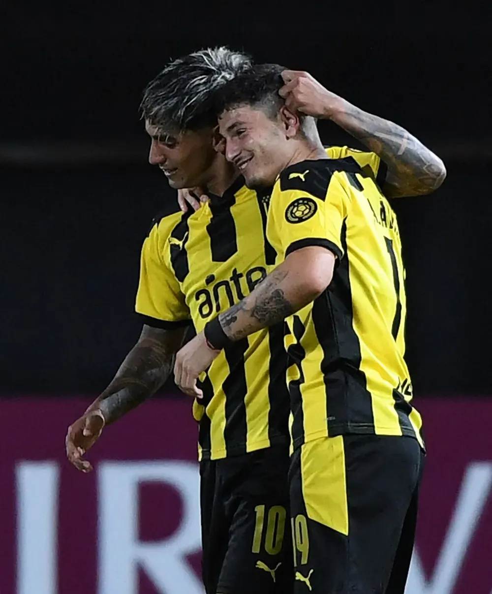 Facundo Torres y Agustín Álvarez Martínez, dos de los principales jugadores de este Peñarol