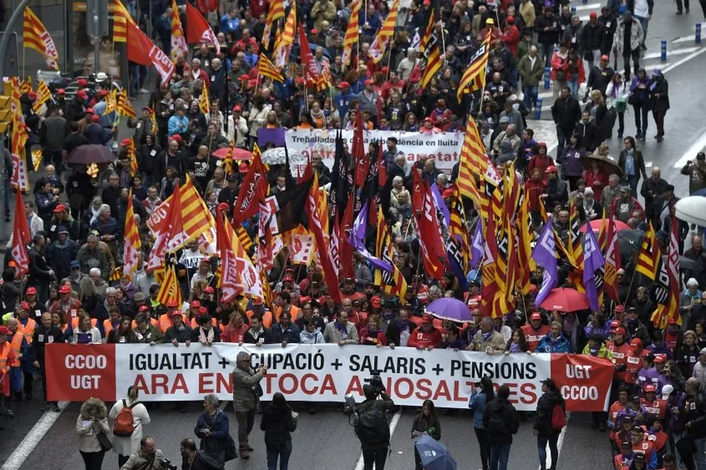 Marcha durante el Día del Trabajador en Barcelona, España.