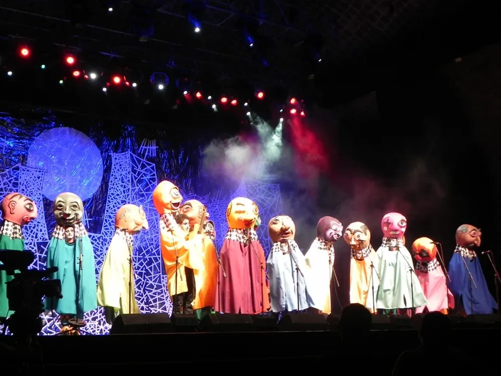 La murga de Eduardo Mega rescató a los cabezudos