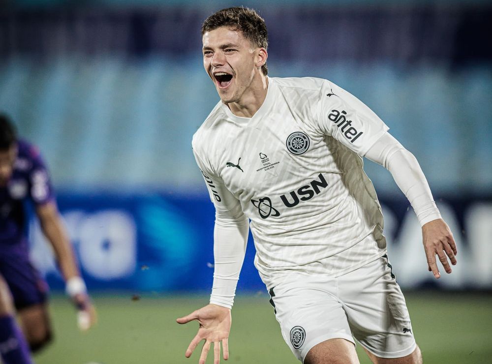 Andrew Teuten celebra su gol para Montevideo City Torque