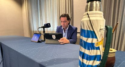 Se viene un salto cuantitativo en los ingresos al fútbol uruguayo, la reflexión del presidente de la AUF, Ignacio Alonso, con Referí