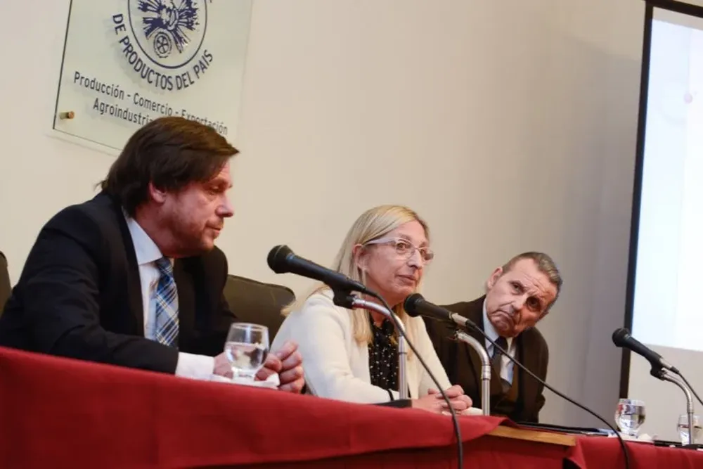 Jorge Fernández Reyes, Alicia Ferrer y Roque Molla, durante la jornada realizada en la CMPP
