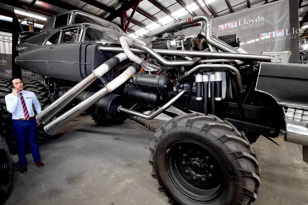 Uno de varios vehículos extravagantes.