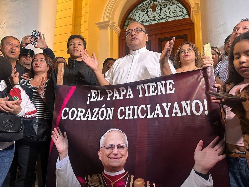 En 2014, tras años yendo y viniendo entre Chicago y Perú, el papa Francisco lo nombró obispo de la diocesis de Chiclayo. Uno de los sacerdotes de la catedral de Chiclayo celebró su nombramiento este jueves.