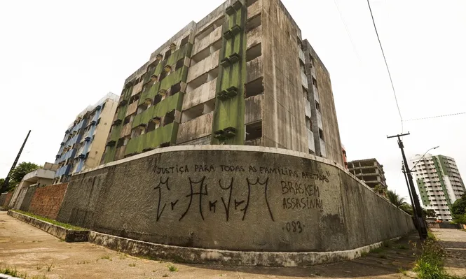 Los demandantes denuncias que la comunidad sigue sufriendo hundimientos de tierra y temblores.