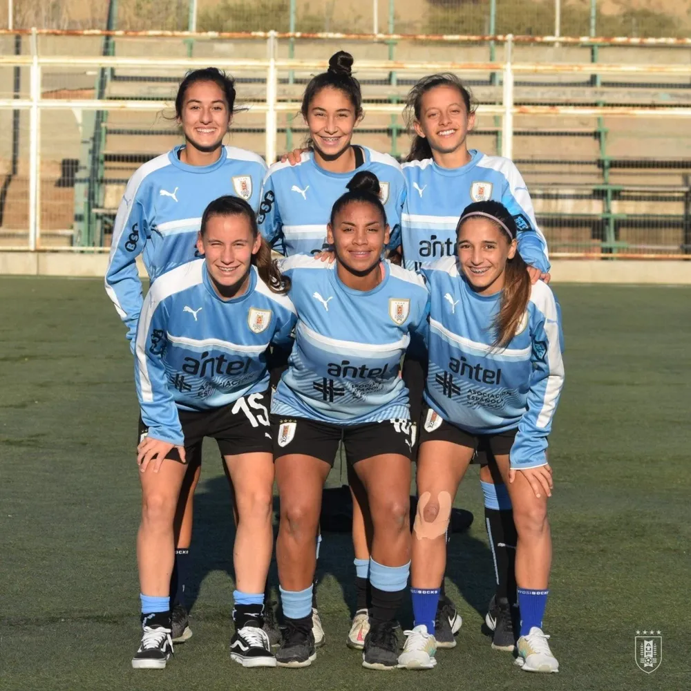 Arriba: Juliana Viera, Martina Terra y Belén Aquino: abajo: Pilar González, Wendy Carballo y Solange Lemos