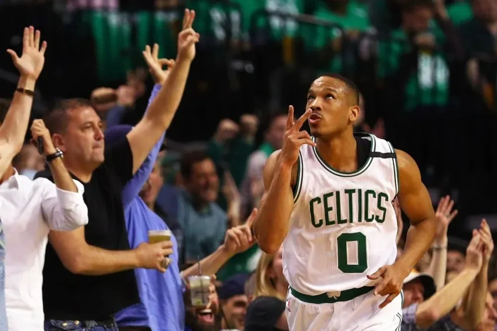 Avery Bradley fue la figura de la noche para el 3-2 de Boston
