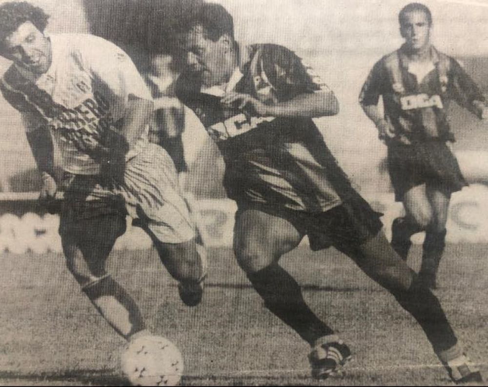 Fernando Rosa en Racing, marcando a Ruben Paz, quien defendía a Rampla Juniors