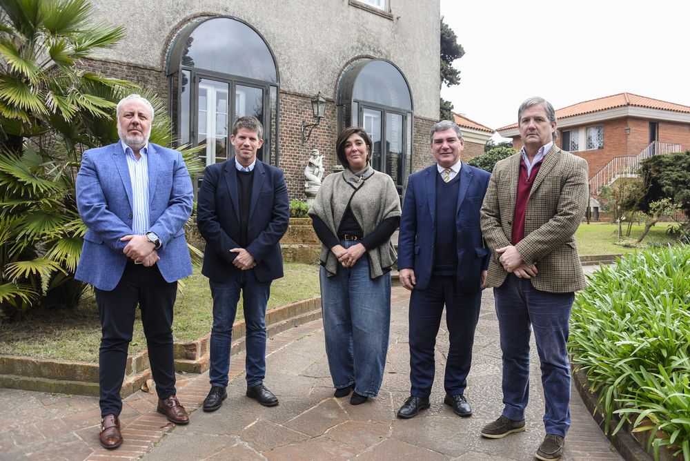 Parte de la directiva de ACAU: Martin Perez, Felipe Klimas, Veronica Petrissans, Nicolás Papariello e Ignacio Paz