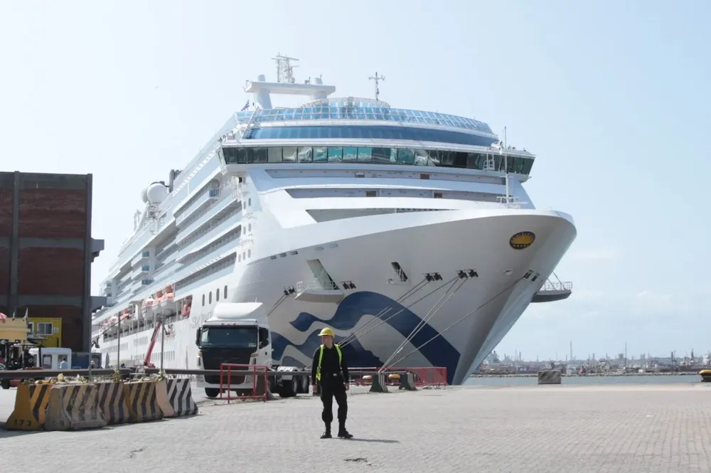 El Costa Fascinosa era el crucero destinado para que hiciese la ruta que incluía a Uruguay