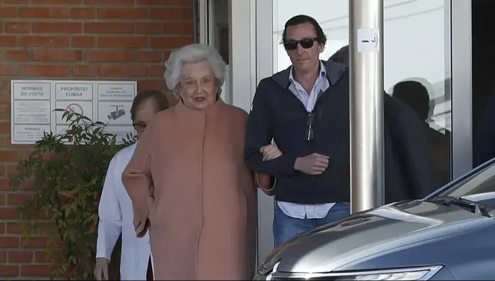 Fernando Gómez Acebo junto a su madre, la infanta Pilar