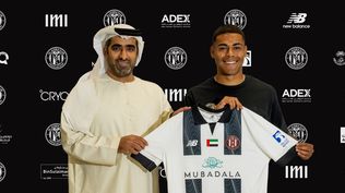 Juan Cruz De los Santos fue presentando en Al Jazira