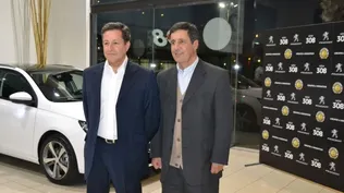 Merchant junto al director de Marketing de Peugeot en Uruguay, José Luis Donagaray