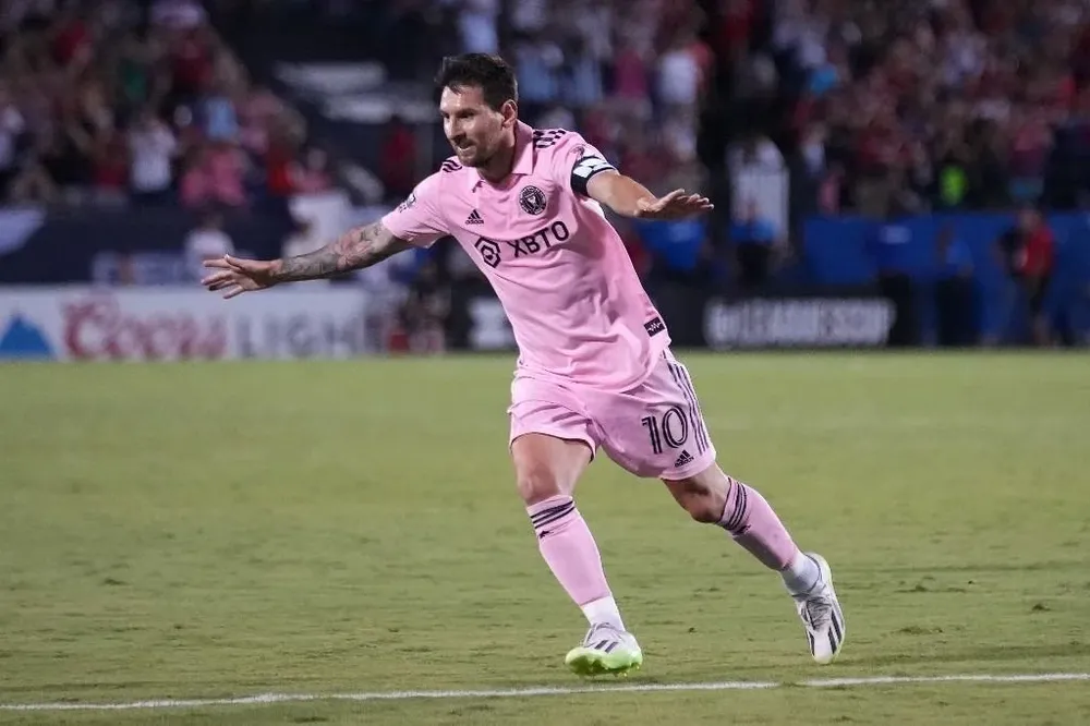 Festejo de Messi ante Dallas