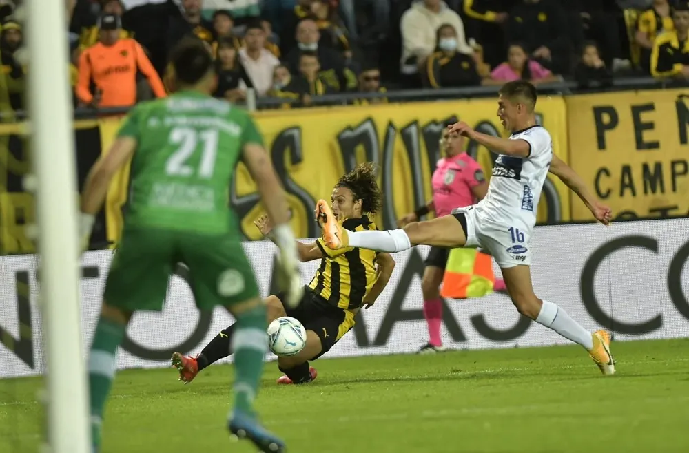 Canobbio hizo daño por afuera