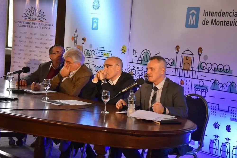 Ministro Aguerre e intendente Martínez encabezaron acto de llamado a licitación de parque agroalimentario