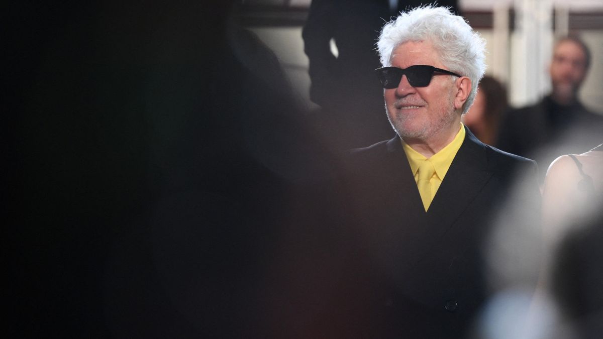 Viaje al centro de Pedro Almodóvar: el mundo íntimo del director español se sigue expandiendo en Amaga Navidad