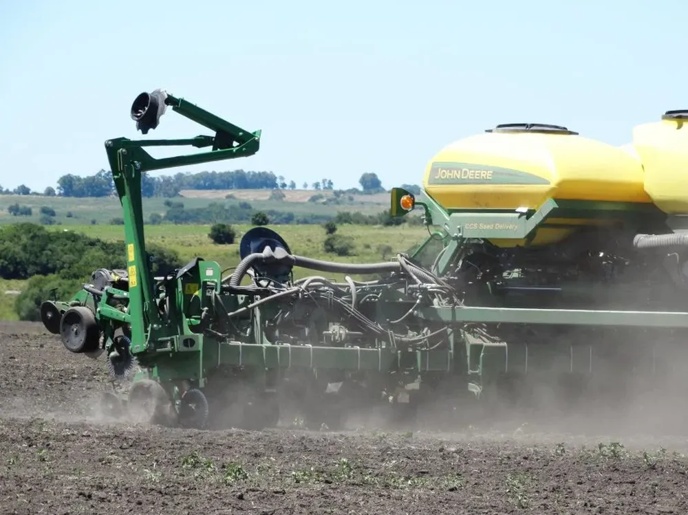 Los contratistas defienden el valor de su servicio al empresario agrícola.