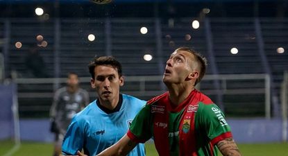 Ángelo Gabrielli de Oriental de La Paz ante Rampla Juniors por la Segunda división profesional