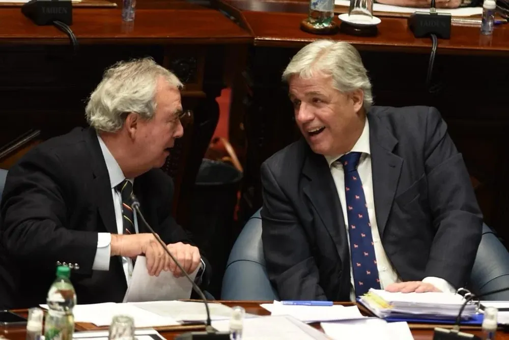 Heber y Bustillo en la Cámara de Senadores, previo a la interpelación