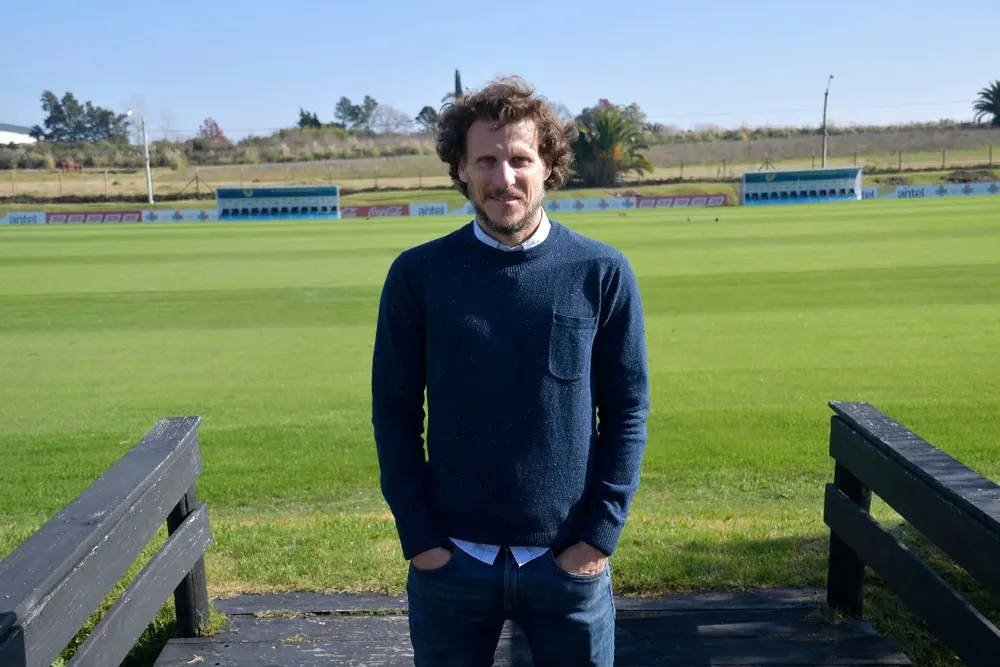 Diego Forlán ya es ténico de la SAD de Atenas