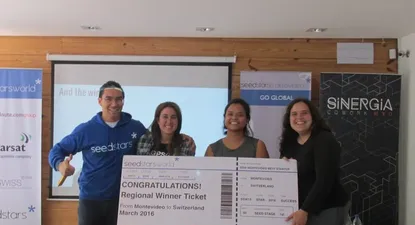 Momento de la premiación a GPS GAY