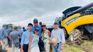 Guillermo OBrien con su señora y tres de sus hijos.
