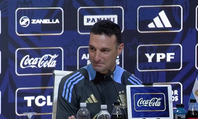 Lionel Scaloni en conferencia