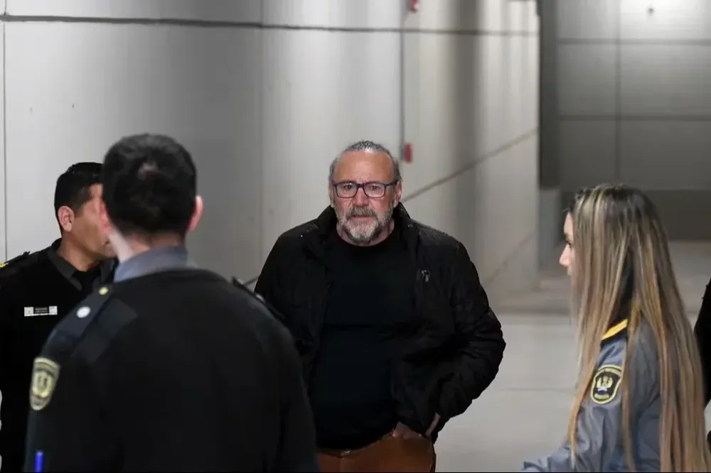 Cacho Garay en su ingresó a la audiencia en el Polo Judicial en julio de 2023