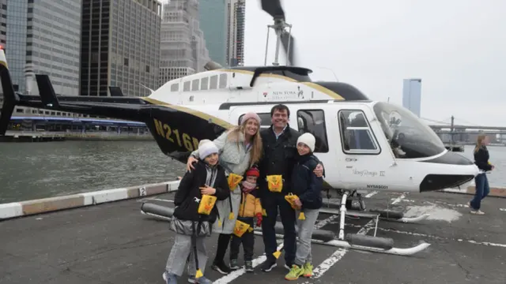 Agustin Escobar y Mercedes Camprubi junto sus hijos. Todos murieron en las aguas del Río Hudson.