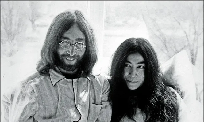 Lennon junto Yoko Ono en el Hotel Hilton de Ámsterdam en 1969