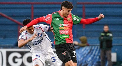 Baltasar Barcia de Boston River ante la marca de Juan Pablo Patiño de Nacional por el Torneo Clausura