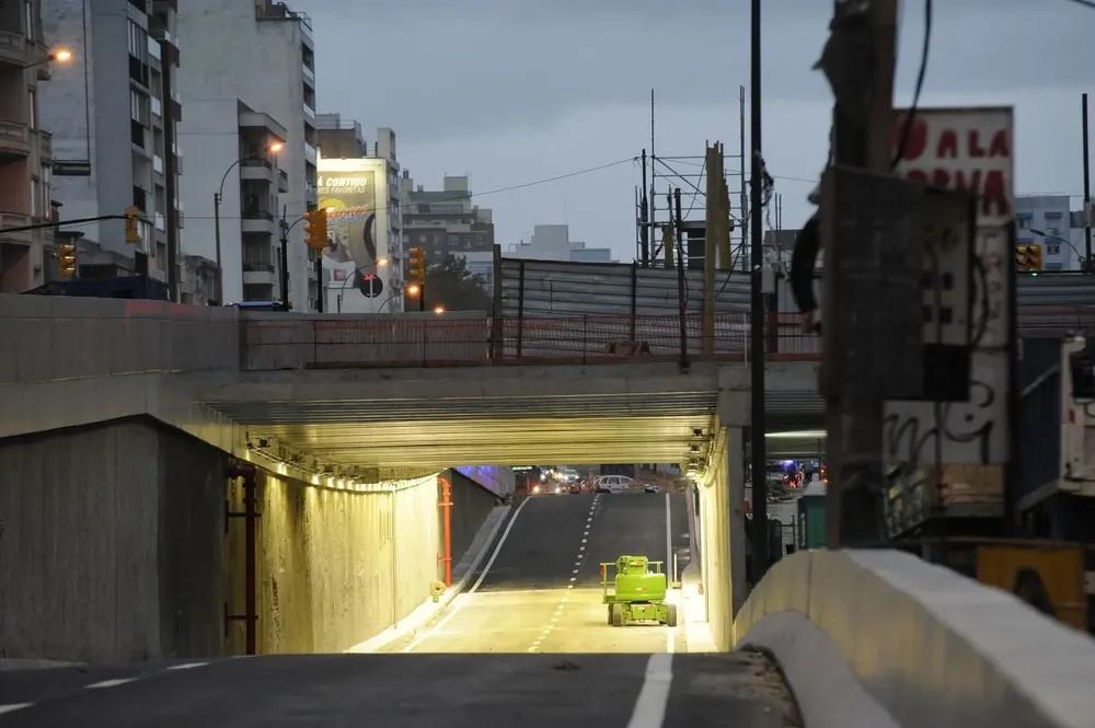 Se habilitó una vía del túnel de avenida Italia y Centenario