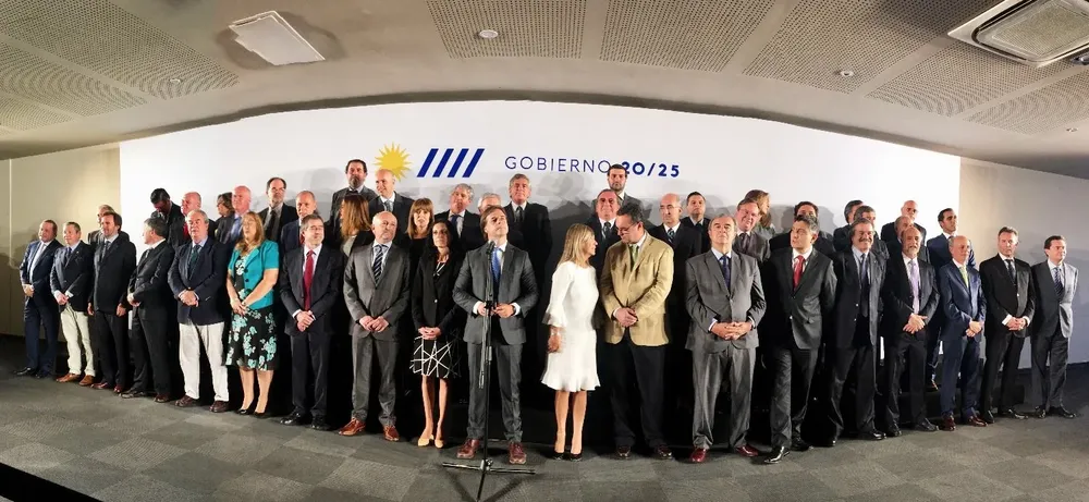 Foto del gabinete de ministros que asumió en marzo de 2020