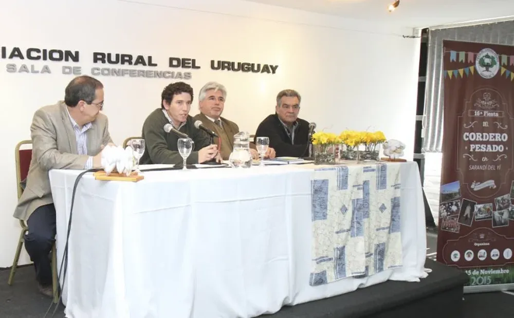 En el lanzamiento de la Fiesta del Cordero Pesado, en Expo Prado 2015, Gastón Scayola ( Frigorífico San Jacinto), Marcos García Pintos (SUL), ministro Tabaré Aguerre y el intendente Carmelo Vidalín