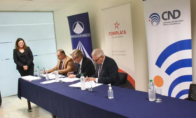 El presidente del Fonplata firmó el acuerdo con las autoridades de la CVU.