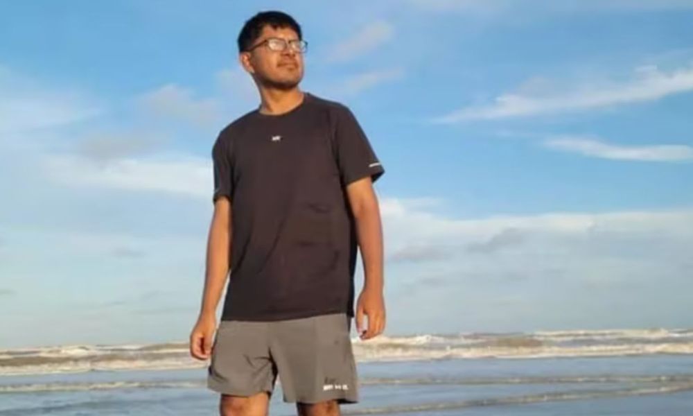 El joven de 22 años estudiaba ingeniería. Su madre lo encontró agonizando en la calle.&nbsp;