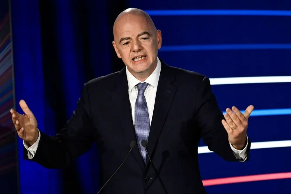 Infantino rechaza la tarjeta azul.