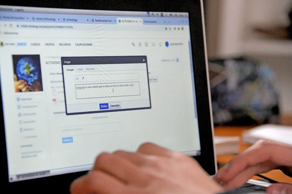 Plan Ceibal está en conversaciones con Movistar y Claro para ampliar beneficios a estudiantes y docentes