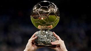 El trofeo del Balón de Oro al cual está nominado Federico Valverde