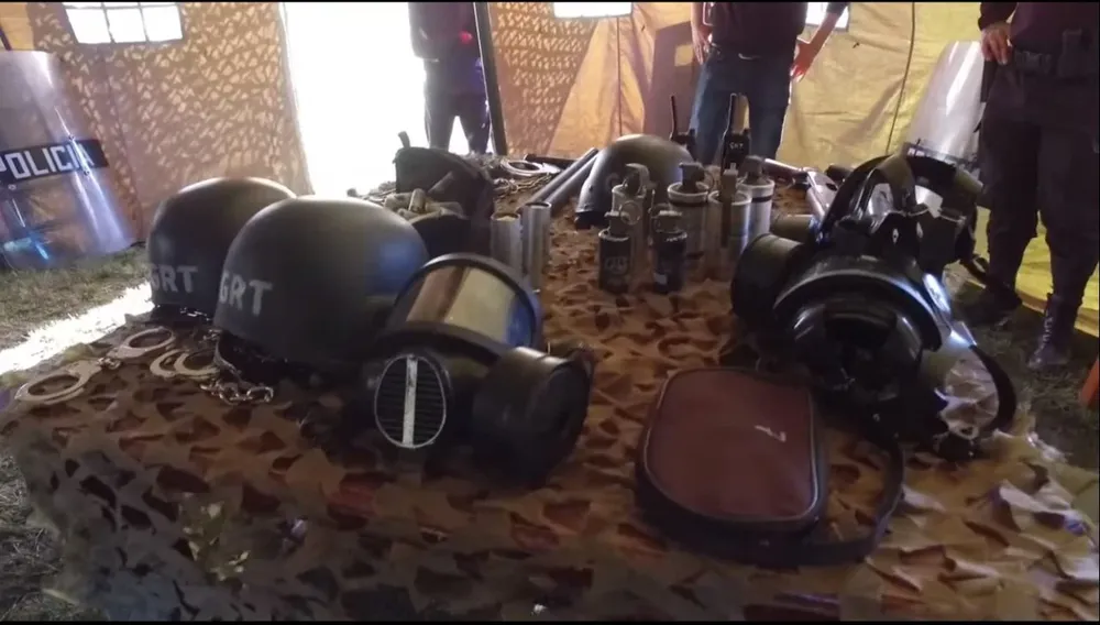 Carpa del Grupo de Respuesta Táctica (GRT) de Maldonado donde se expusieron armas a niños en una fiesta del día del niño