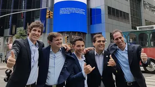 Los cofundadores de Despegar, Christian Vilate, Alejandro Tamer, Roby Souviron, Mariano Fiori y Martín Rastellino, en Wall Street