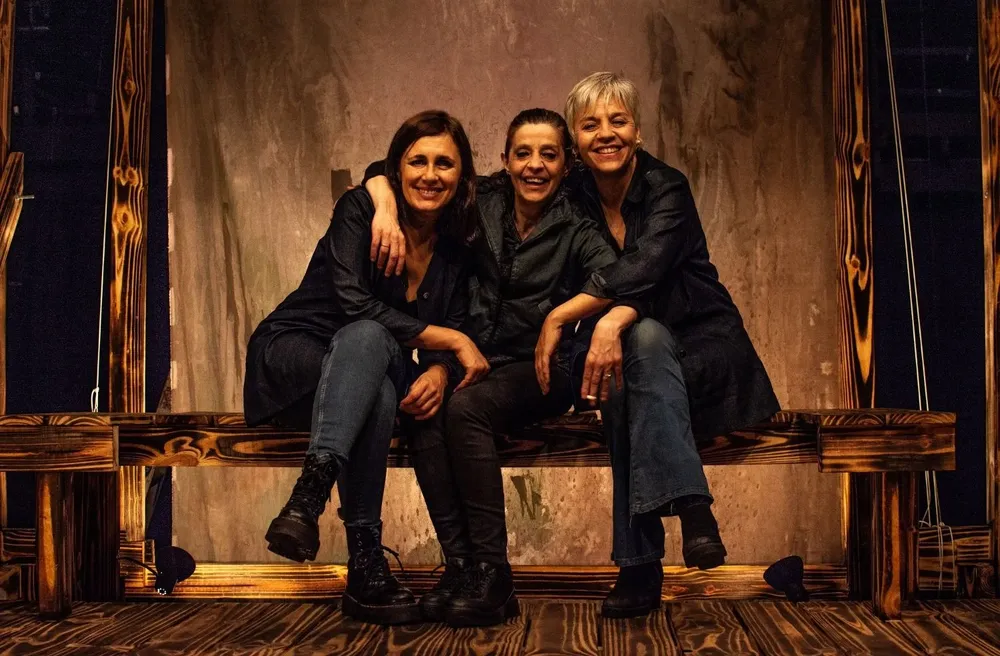Mar&iacute;a Mendive, Gabriela Iribarren y Marisa Bentancur en Ana contra la muerte